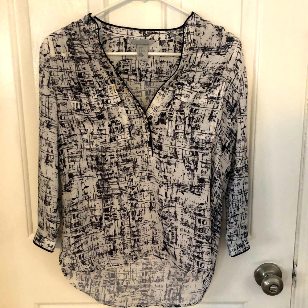 Long sleeve black and white blouse